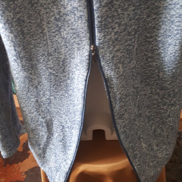 Heathered Blue Sweater - Size M - Zipper up the back - Picture 5 of 6